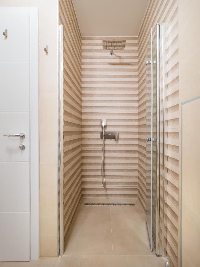 Luxury Apartment- Balcony- Private Rooftop And Jacuzzi- Common Pool Traù Esterno foto